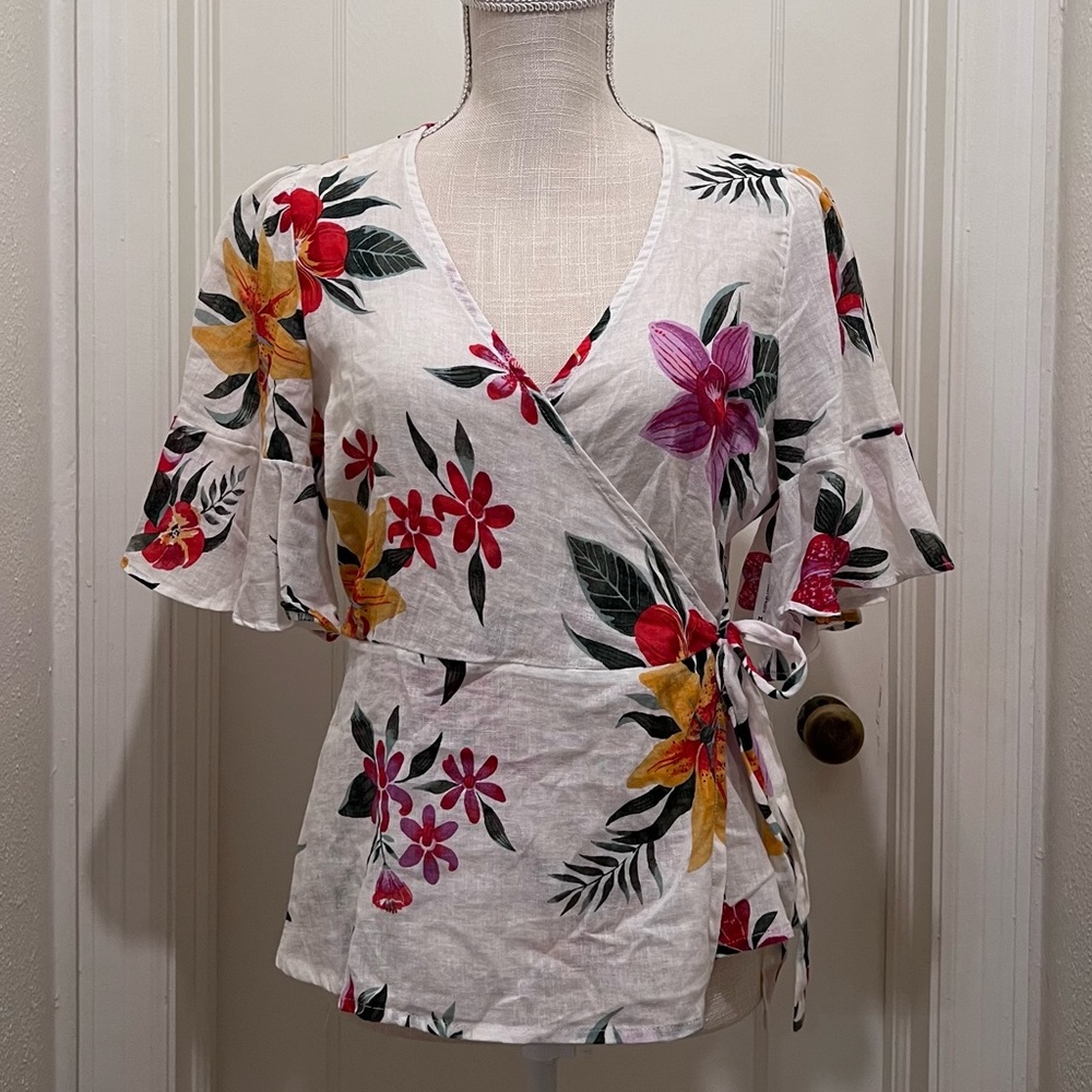 NWT Old Navy 3/4 Sleeved Linen-blend Wrap White Flower Medium